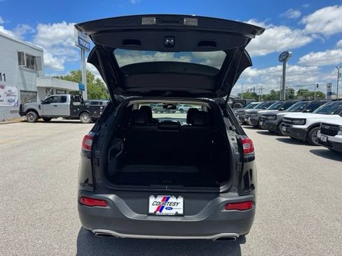 Used 2015 Jeep Cherokee Limited w/ Luxury Group AWD/4WD image 29