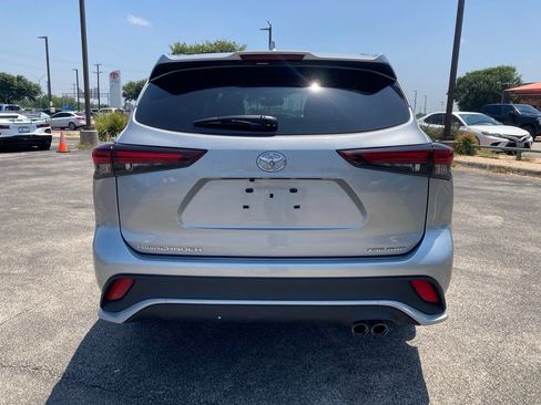 Certified 2025 Toyota Highlander XSE AWD/4WD image 6