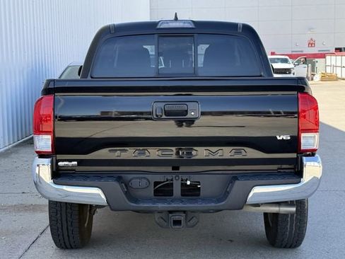 Used 2017 Toyota Tacoma SR5 image 5