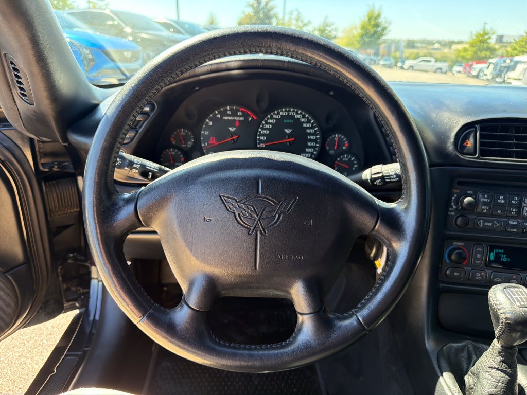 Used 2000 Chevrolet Corvette Coupe w/ Roof Pkg RWD image 18