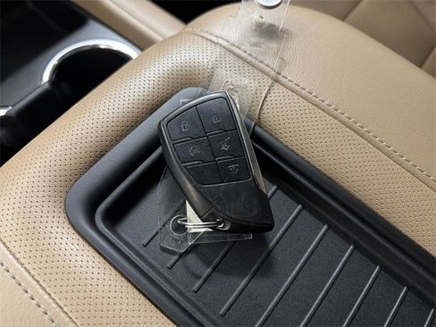 Used 2021 Chevrolet Tahoe Premier w/ Premium Package image 35