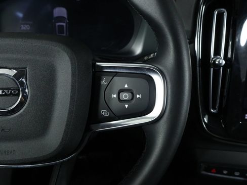 Certified 2025 Volvo XC40 B5 Plus AWD/4WD image 11