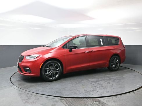 New 2026 Chrysler Pacifica Select image 5