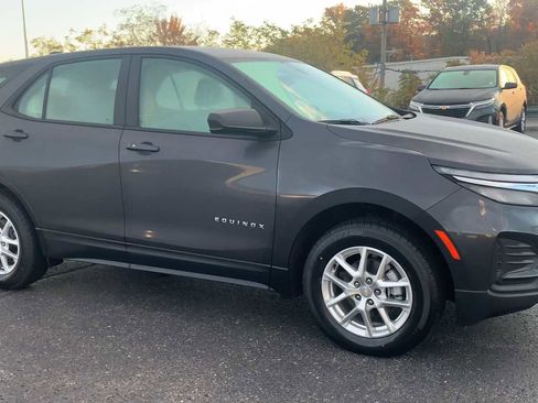 Certified 2022 Chevrolet Equinox LS image 2