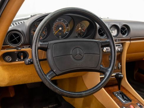 Used 1987 Mercedes-Benz 560 SL image 11