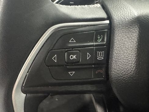 Used 2025 Jeep Grand Cherokee Altitude AWD/4WD image 6
