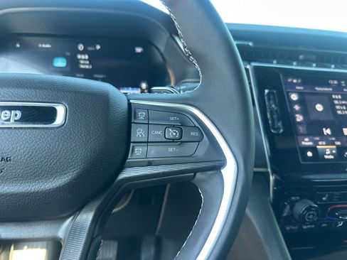 Used 2023 Jeep Grand Cherokee Altitude image 30