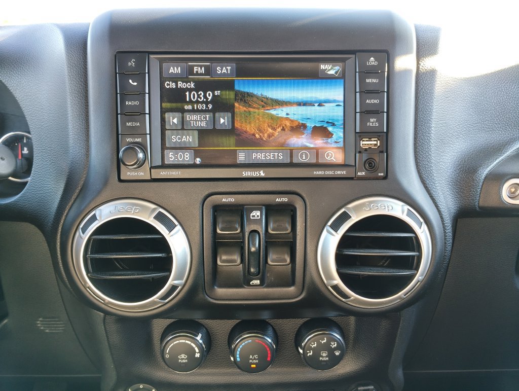 Used 2016 Jeep Wrangler Unlimited Sahara w/ Dual Top Group AWD/4WD image 26