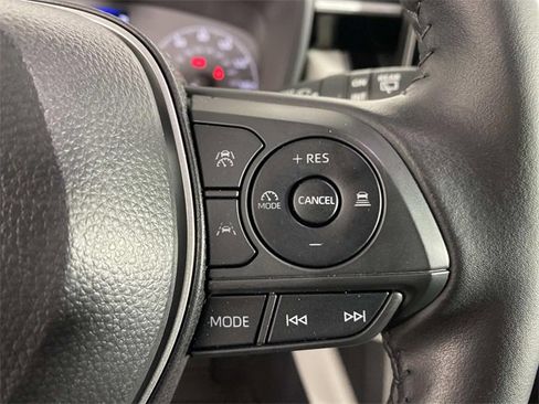 Used 2025 Toyota Corolla Cross LE image 16