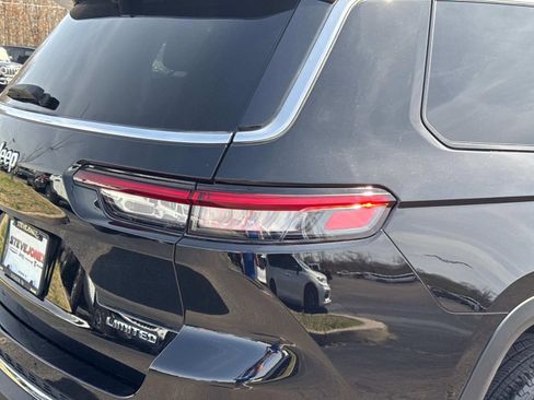 Used 2023 Jeep Grand Cherokee L Limited w/ Luxury Tech Group II image 11