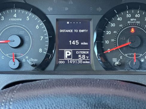 Used 2015 Toyota Sienna LE image 28