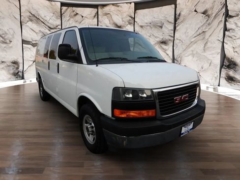 Used 2017 GMC Savana 2500 RWD image 4