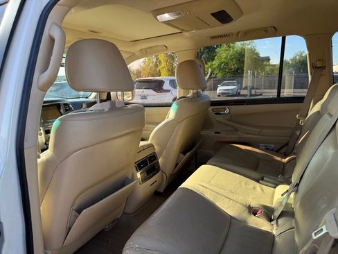 Used 2011 Lexus LX 570 4WD w/ Luxury Pkg image 10