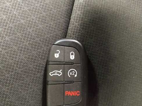 Used 2018 Jeep Grand Cherokee Laredo RWD image 32