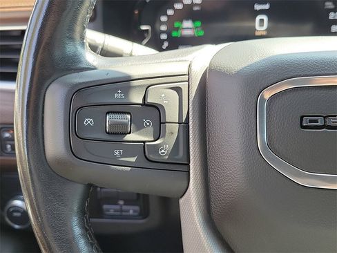 Used 2022 GMC Yukon XL Denali w/ Denali Premium Package image 4