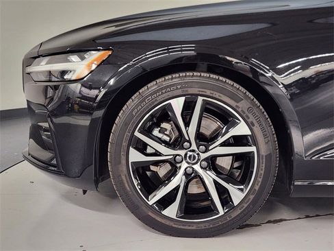 Used 2024 Volvo S60 B5 Core image 11