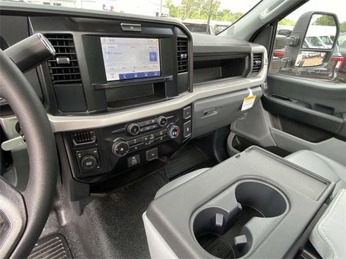 New 2025 Ford F550 4x4 Regular Cab Super Duty image 32