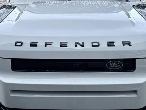 New 2026 Land Rover Defender 110 X-Dynamic SE image 9