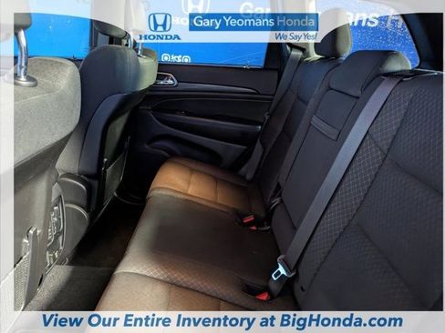 Used 2019 Jeep Grand Cherokee Laredo image 18