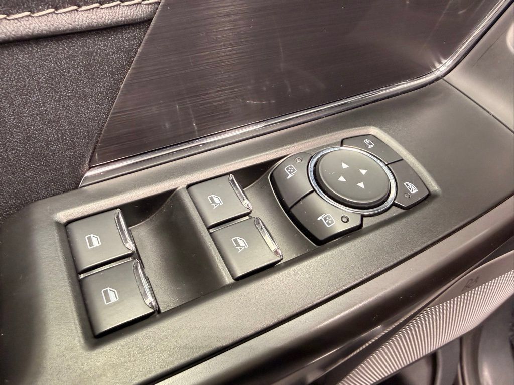 Used 2025 Ford F150 Lariat AWD/4WD image 23