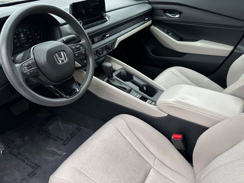 Used 2023 Honda Accord EX image 10