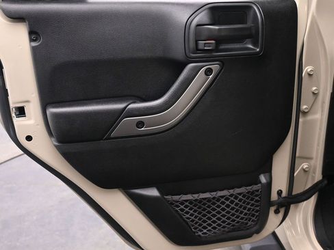 Used 2018 Jeep Wrangler Unlimited Sahara AWD/4WD image 16