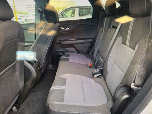 Used 2025 Chevrolet Blazer LT image 9