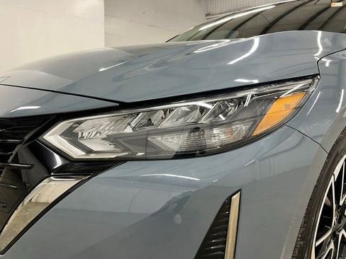 Used 2025 Nissan Sentra SR FWD image 8