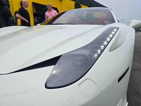 Used 2015 Ferrari 458 Spider RWD image 31