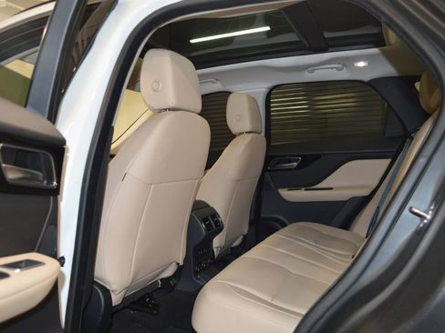 Used 2018 Jaguar F-PACE Premium image 35