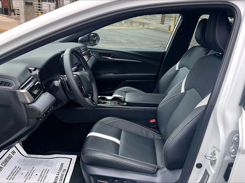 Used 2026 Toyota Camry SE w/ Multimedia Upgrade Package image 15