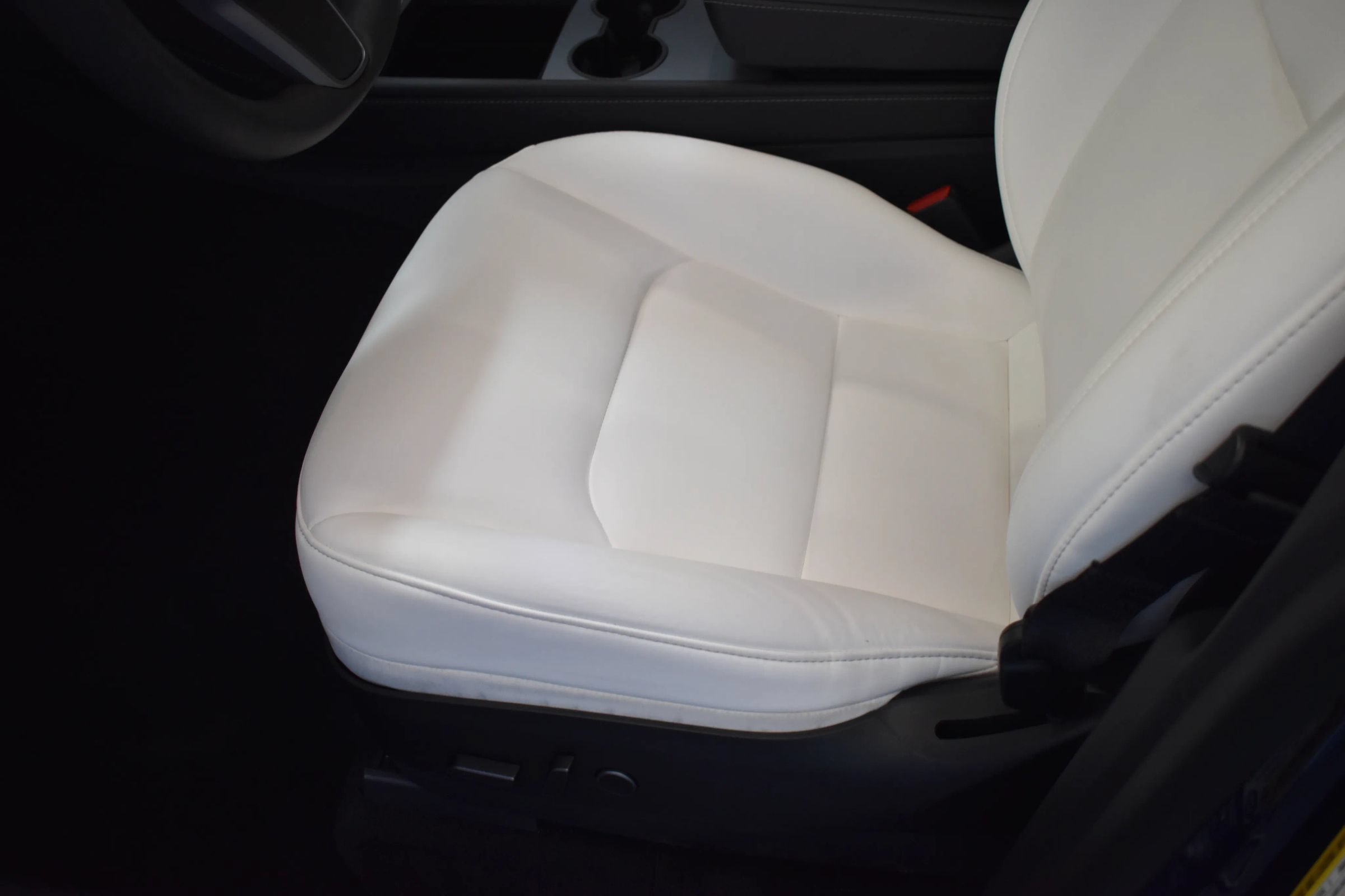 Used 2024 Tesla Model Y Performance AWD/4WD image 9