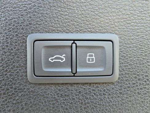 Used 2020 Audi Q5 Premium Plus image 17