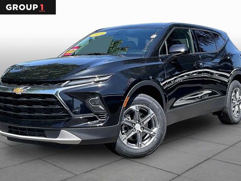 Used 2024 Chevrolet Blazer LT FWD image 1