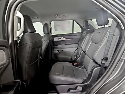 Used 2026 Ford Explorer Active w/ Active Comfort Package RWD image 9