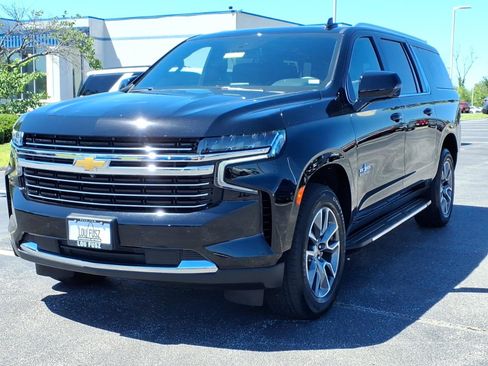 Used 2024 Chevrolet Suburban LT w/ Luxury Package AWD/4WD image 2