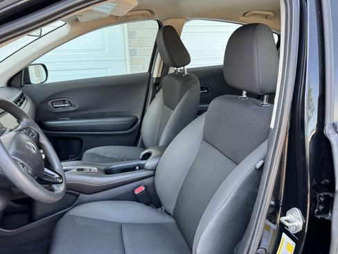 Used 2019 Honda HR-V LX image 14