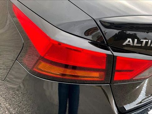 Certified 2023 Nissan Altima 2.0 SR image 27