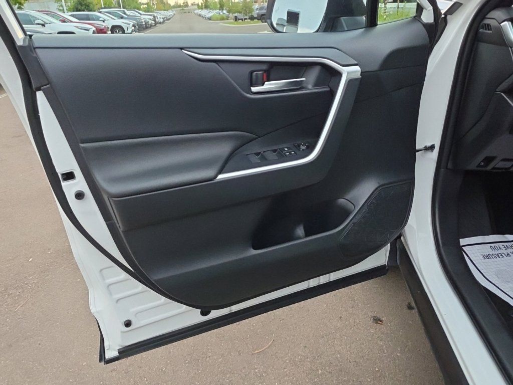 Used 2025 Toyota RAV4 SE AWD/4WD image 25