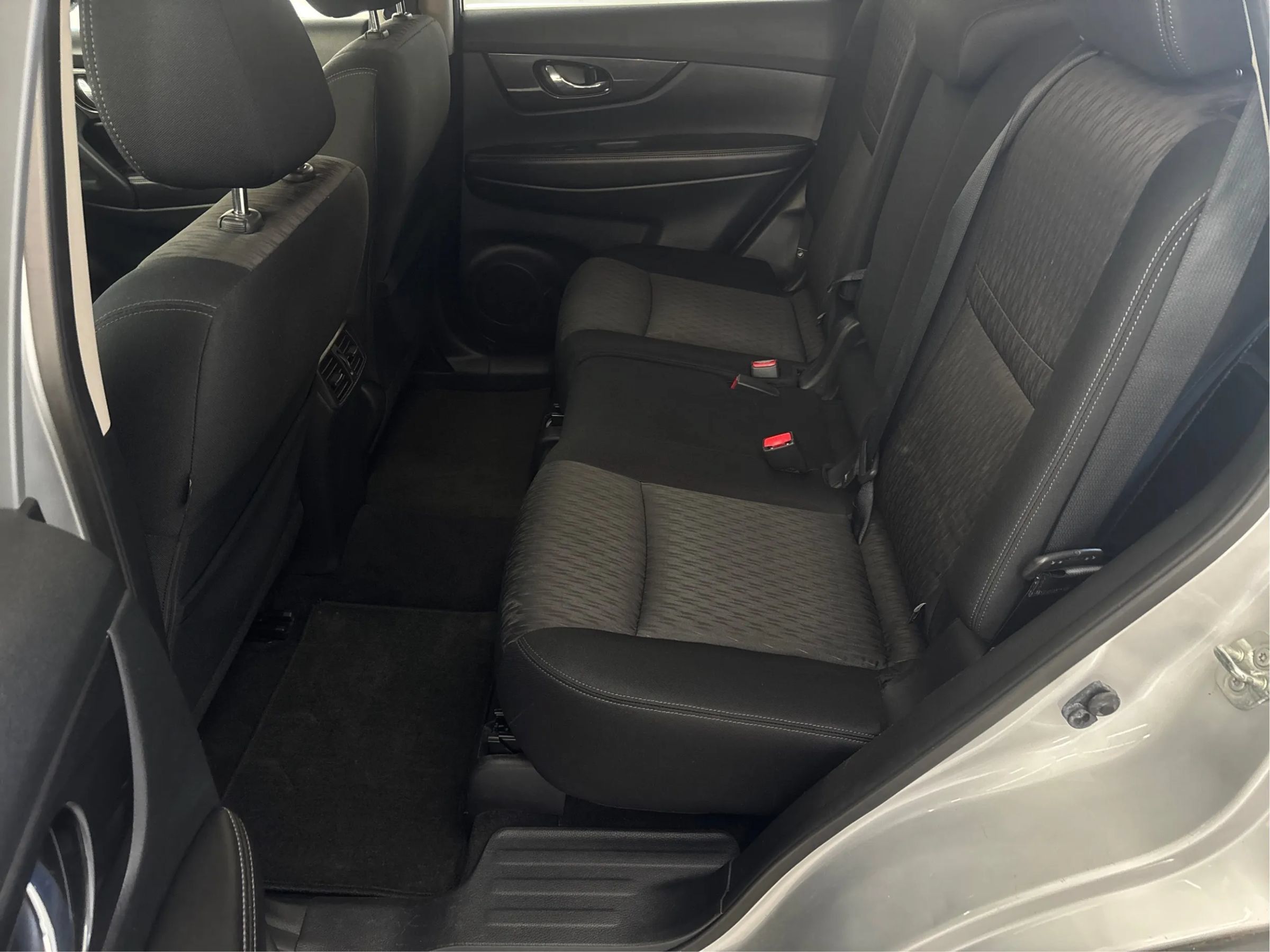 Used 2018 Nissan Rogue SV AWD/4WD image 14