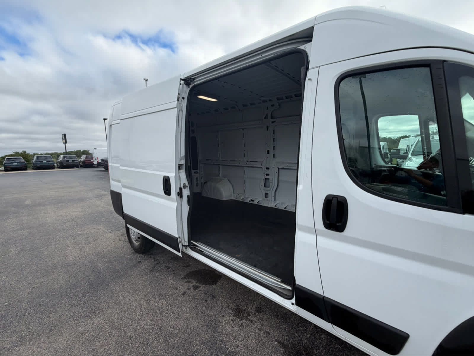 Used 2023 RAM ProMaster 2500 FWD image 3