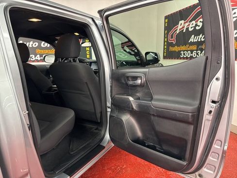 Used 2017 Toyota Tacoma TRD Off-Road image 39