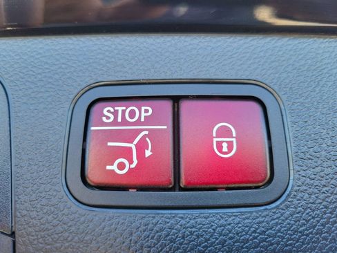 Used 2021 Mercedes-Benz GLC 300 4MATIC image 9