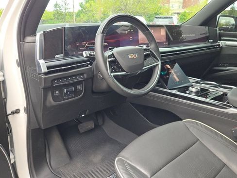 Used 2025 Cadillac Escalade Sport w/ Touring Package AWD/4WD image 22
