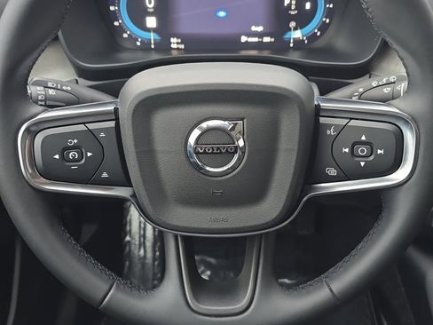 Certified 2025 Volvo XC40 B5 Core image 12