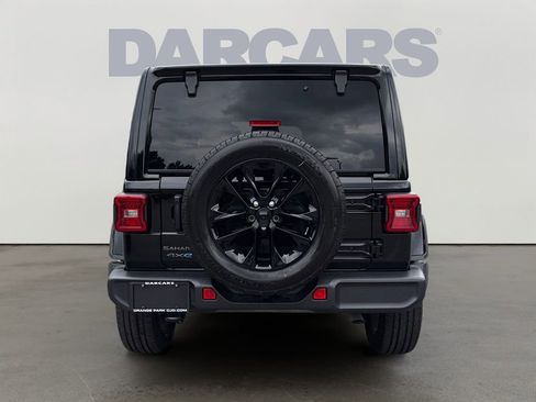 Used 2025 Jeep Wrangler Unlimited Sahara AWD/4WD image 6