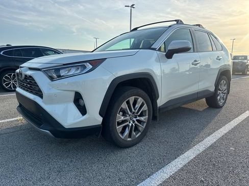 Used 2019 Toyota RAV4 Limited FWD image 1