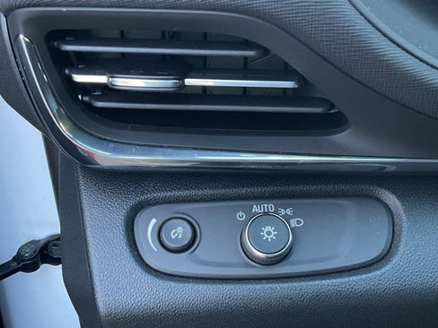 Used 2025 Buick Envista Preferred image 27