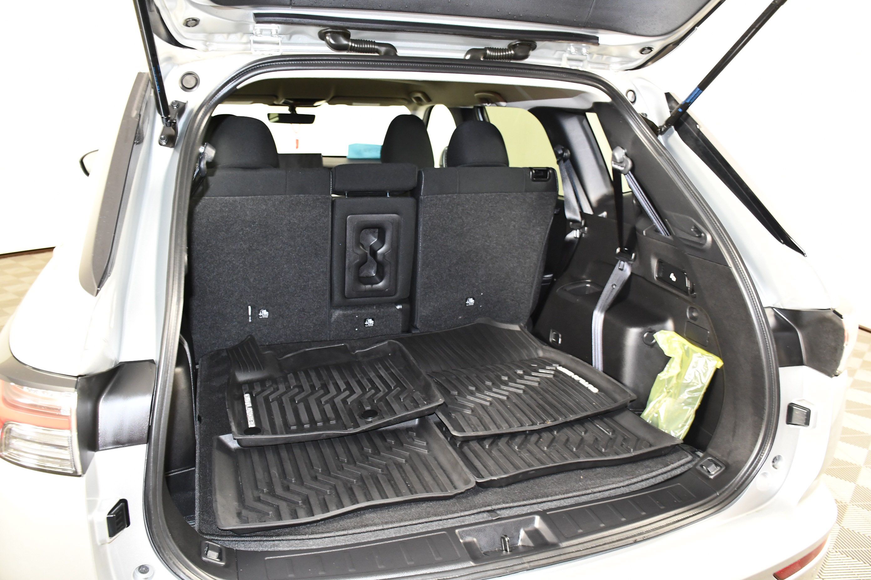 Used 2025 Mitsubishi Outlander ES FWD image 35