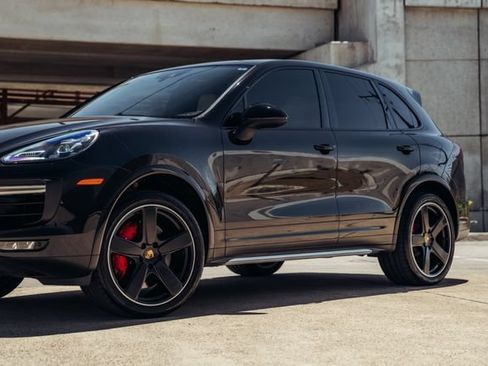 Used 2016 Porsche Cayenne Turbo AWD/4WD image 37